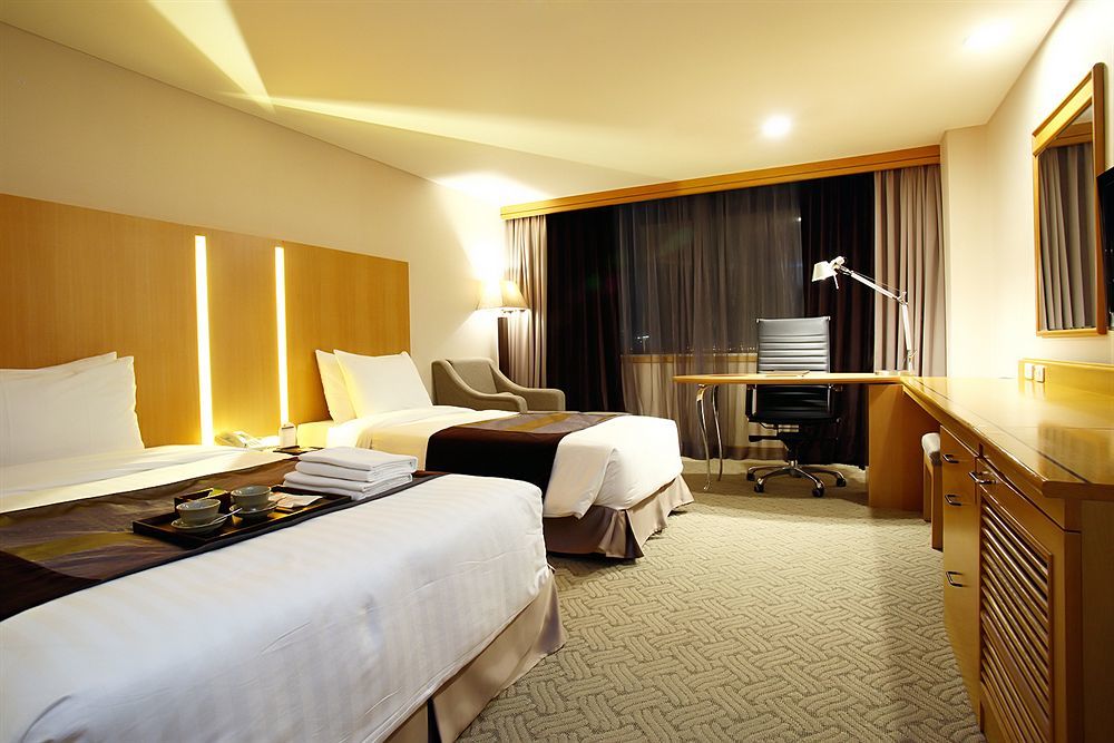 Ramada By Wyndham Songdo Hotel Incheon Exterior photo